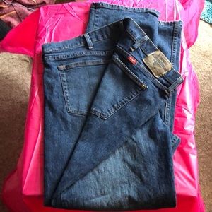 Men’s Wranglers 42x32 Relaxed Fit zip and button front jeans.
